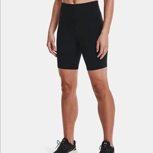 Black Under Armour biker shorts (M)